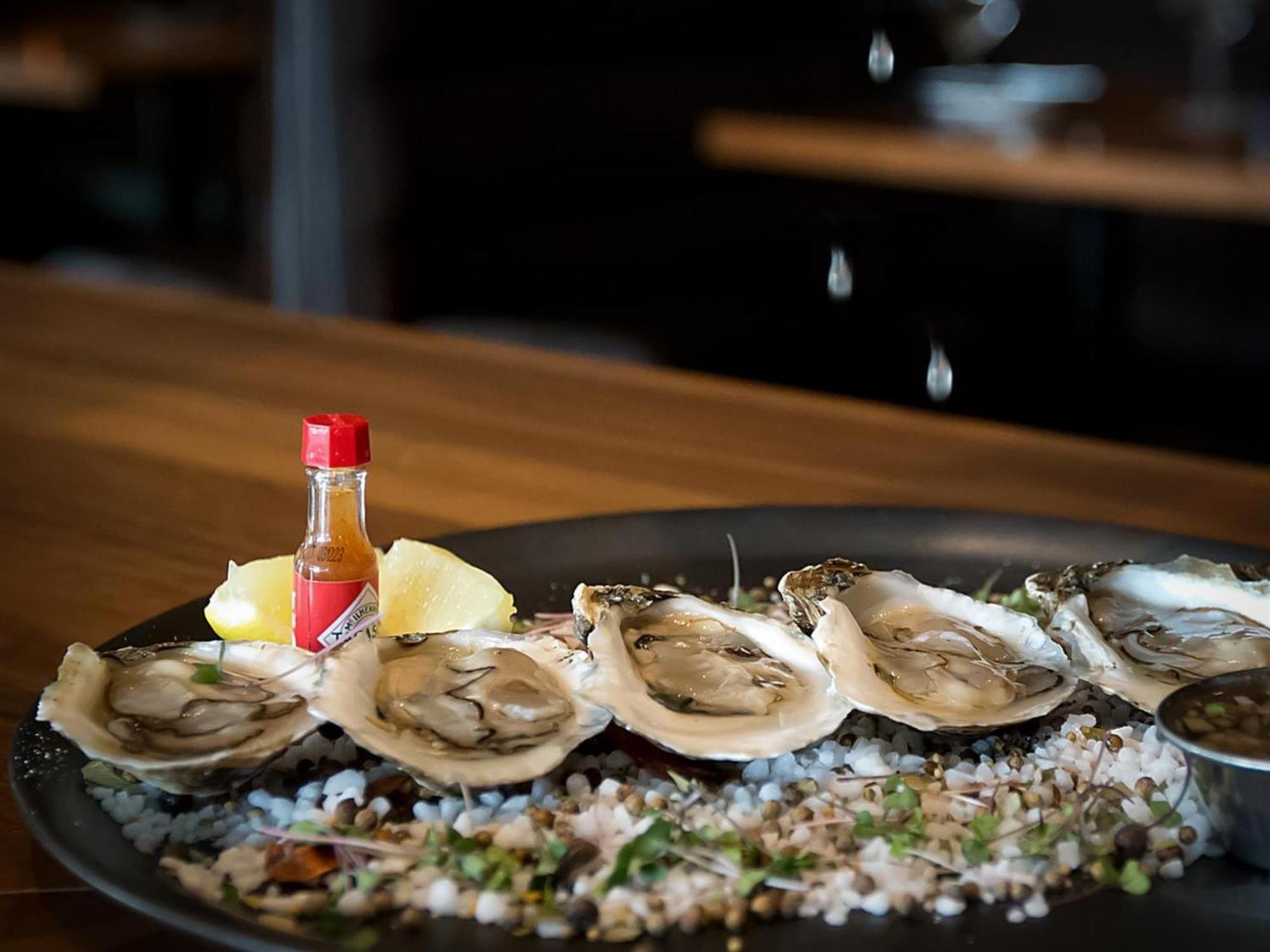Otl Gouverneur Chicoutimi Buitenkant foto Oysters on the half shell