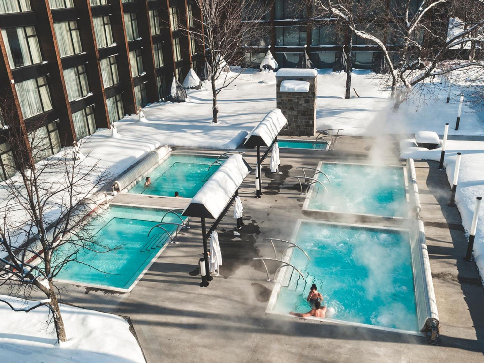 Otl Gouverneur Chicoutimi Buitenkant foto Outdoor hot springs at the Hotel Okura, Hakkōda, Sendai, Japan