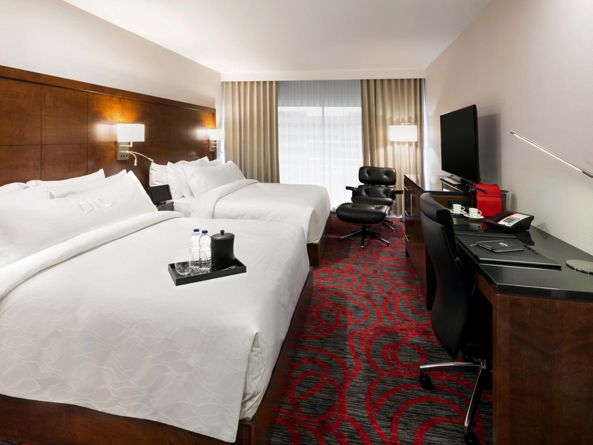 Otl Gouverneur Chicoutimi Buitenkant foto A typical guest room at the Renaissance