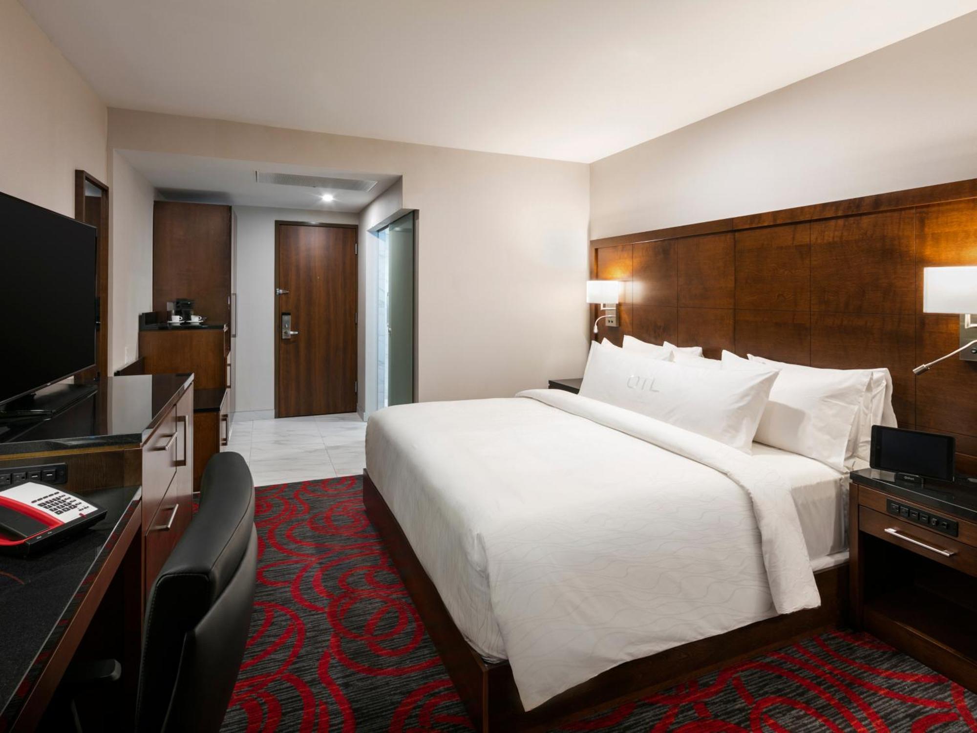 Otl Gouverneur Chicoutimi Buitenkant foto A guest room at the hotel
