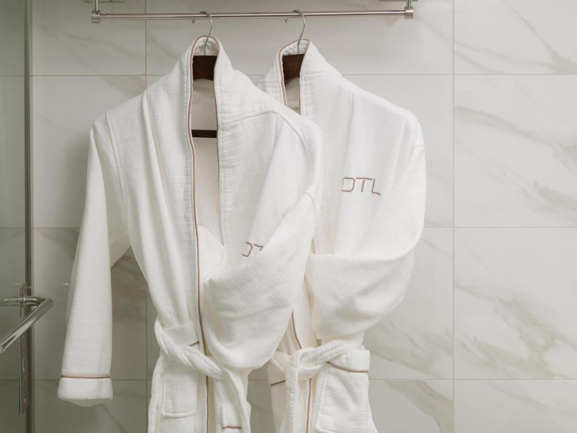Otl Gouverneur Chicoutimi Buitenkant foto Bathrobes