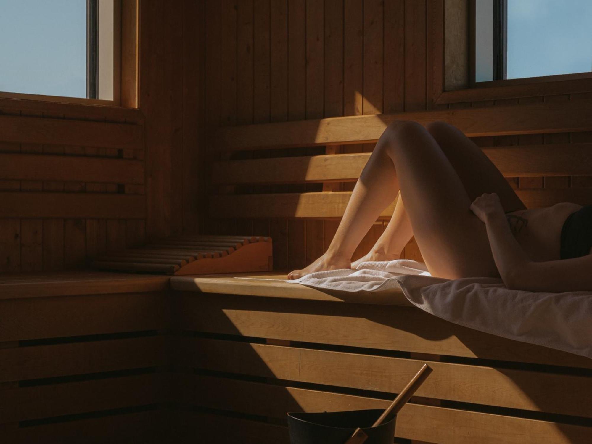 Otl Gouverneur Chicoutimi Buitenkant foto Sauna bathing